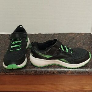 Unisex Reebok Velcro Sneakers...SIZE 10